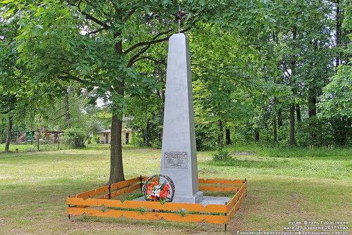 Памятник землякам в городе Ганцевичи